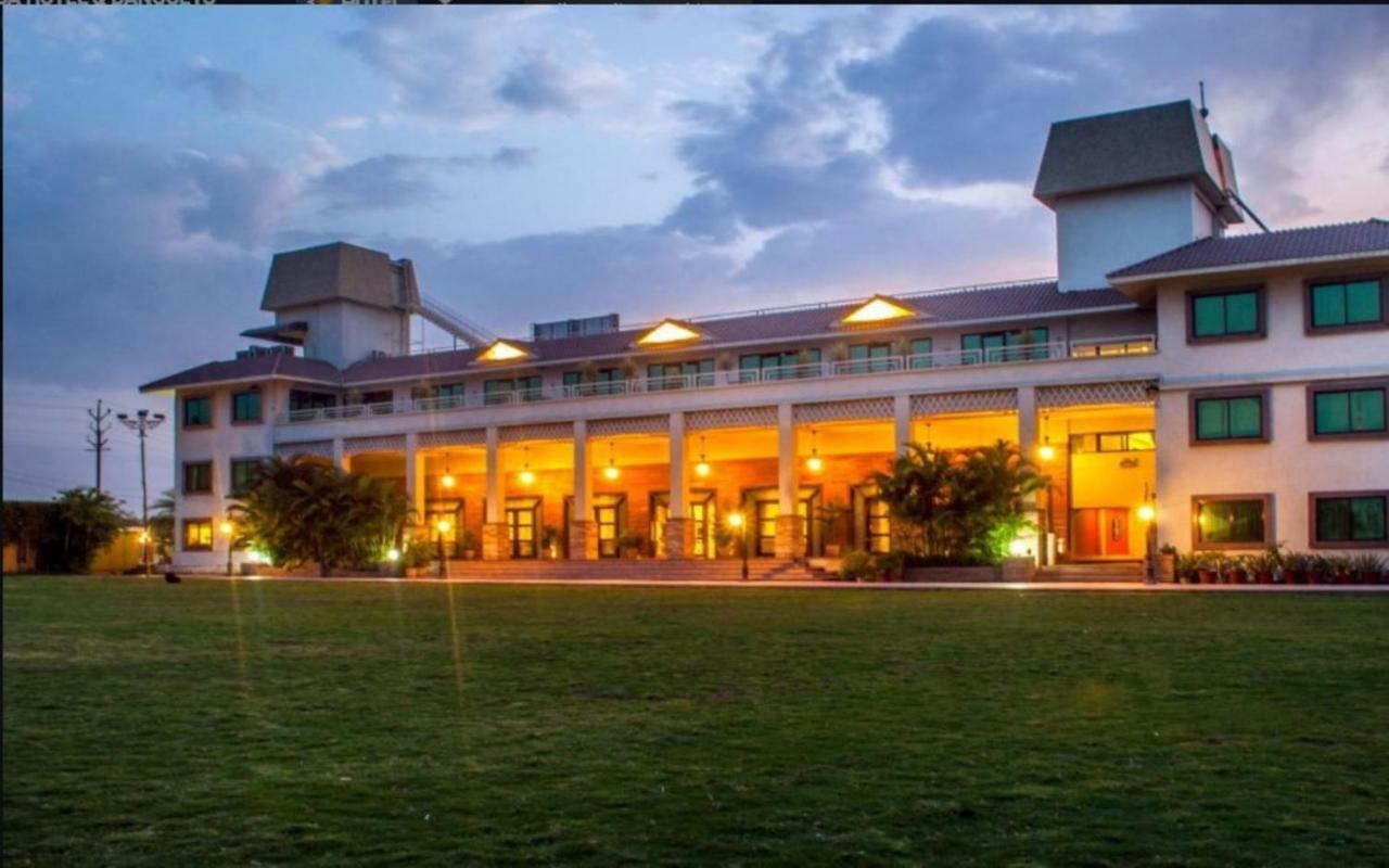 Jalsa Resort Indore Eksteriør billede