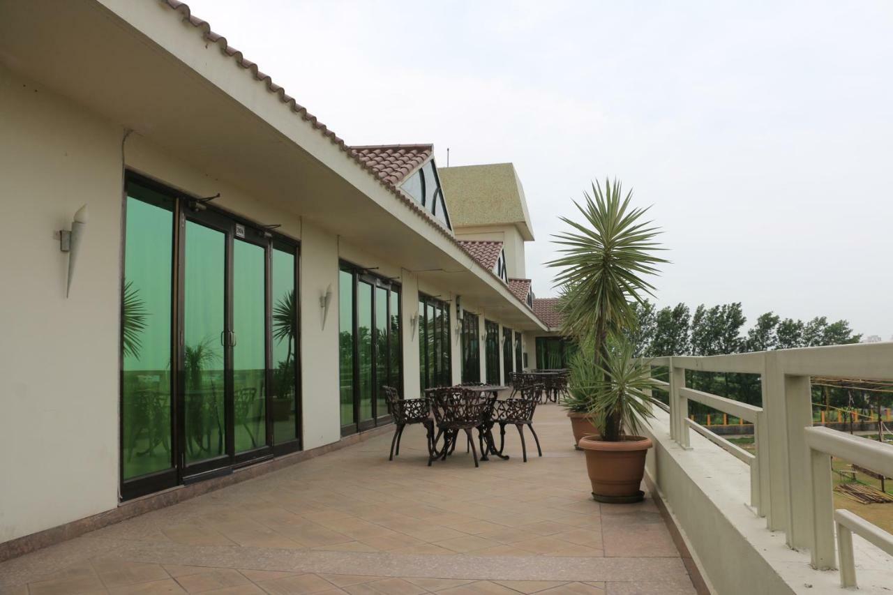 Jalsa Resort Indore Eksteriør billede