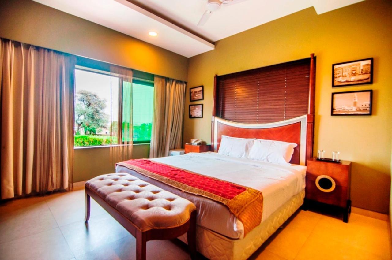 Jalsa Resort Indore Eksteriør billede